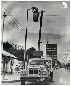 1977 grúa Canasta en Neiva La historia de la producción eléctrica del Huila es más que centenaria, pero su madurez se inició hace 75 años, gracias al interés regional y nacional que nos ha ubicado en uno de los primeros puestos en producción y distribución.
