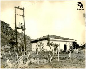 En 1985 Electrohuila incrementó el número de aplicaciones sistematizadas para el manejo de la contabilidad y los programas para el análisis del sistema eléctrico, un camino a la modernización que permitió el avance la de la empresa de la mano de las tecnologías.